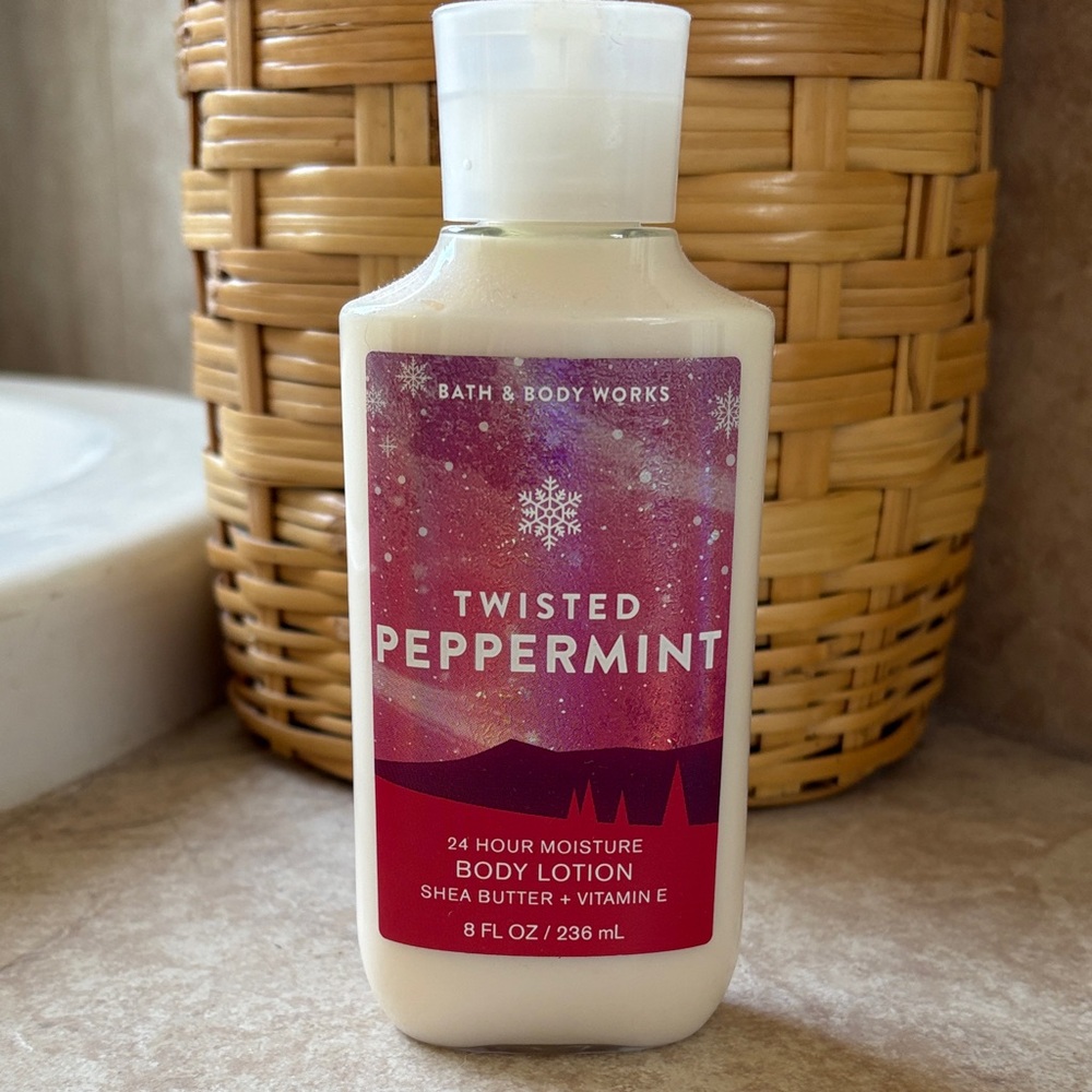 🆕BATH & BODY WORKS: Twisted Peppermint Body Lotion - Full size